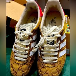 adidas x Gucci Gazelle sneaker. Size 40 . = 9 US